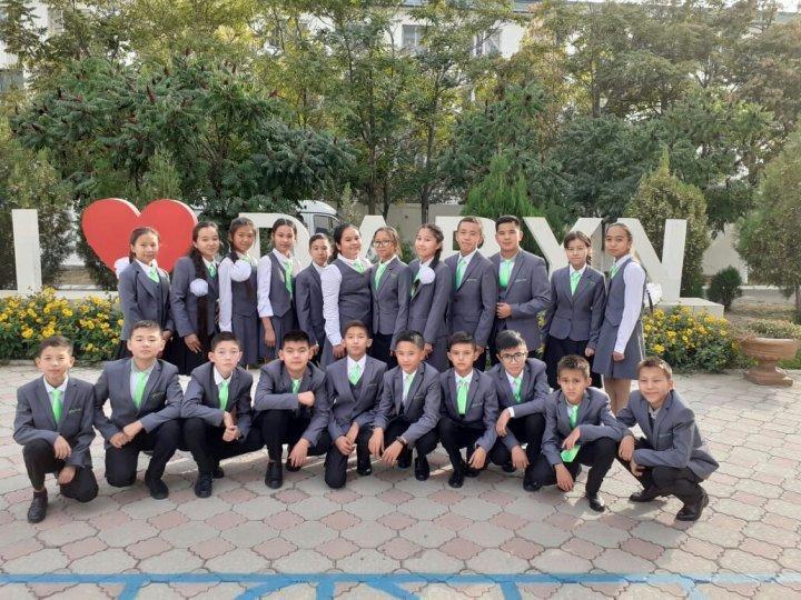 "Дарын" мектеп-интернатының оқушыларының мектеп формасы үлгісі